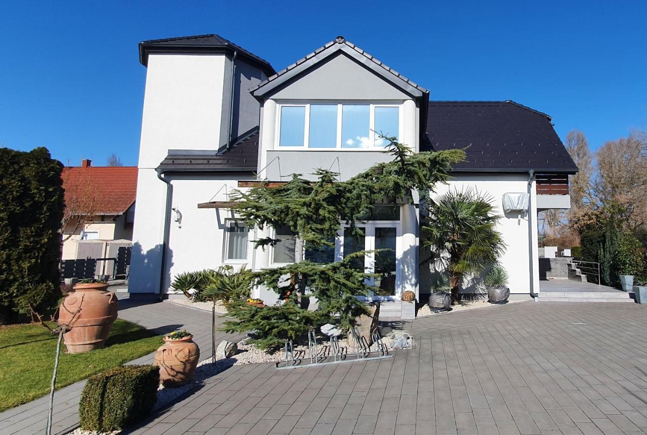 Ancsi Apartmanhaz Balatonlelle Exterior photo