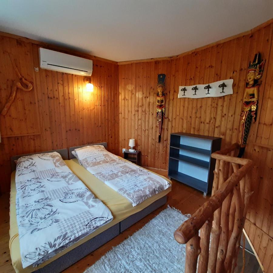 Ancsi Apartmanhaz Balatonlelle Exterior photo